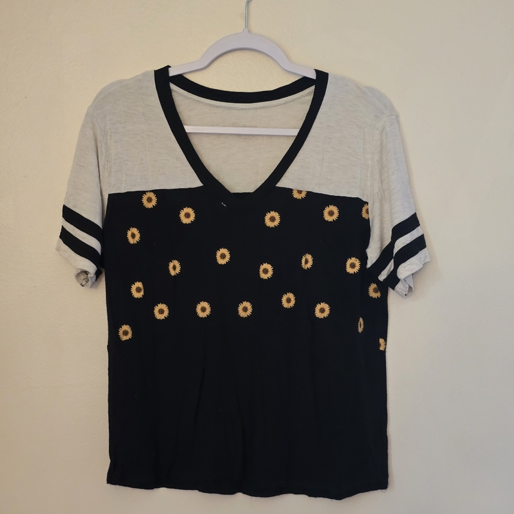No Boundaries Women's XL Sunflower T-Shirt Relaxed Short Sleeve Cropped Tee
